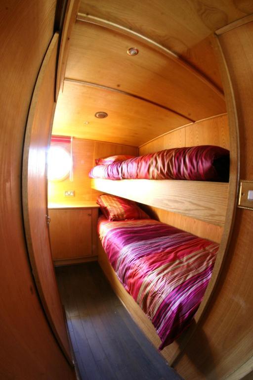 Peniche Poompui Hotel Aigues-Mortes Room photo