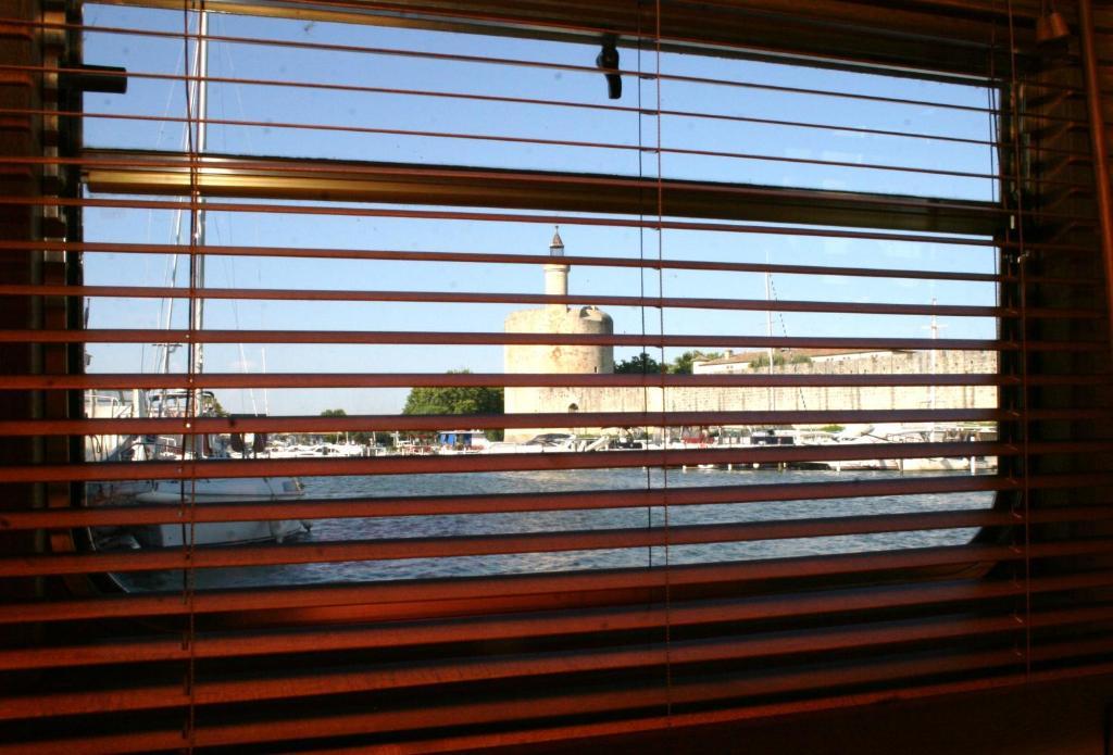 Peniche Poompui Hotel Aigues-Mortes Room photo